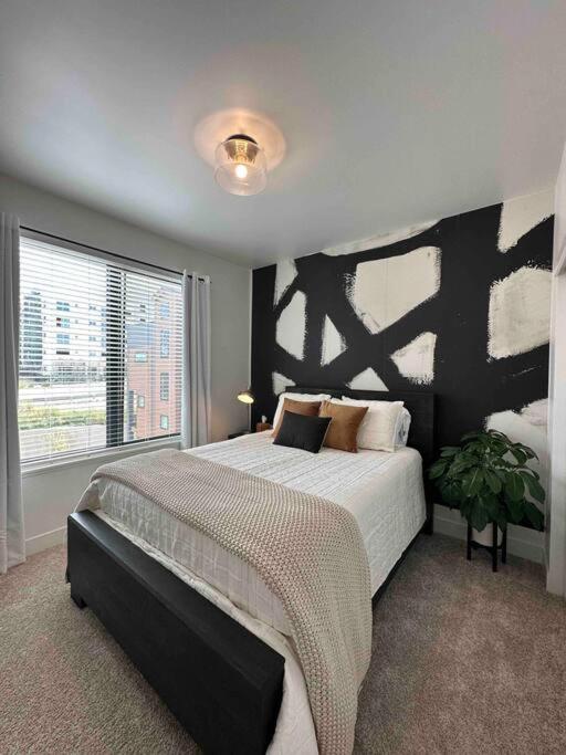 Spacious Th W/ Firepit, Mountain Views & Garage * DEN