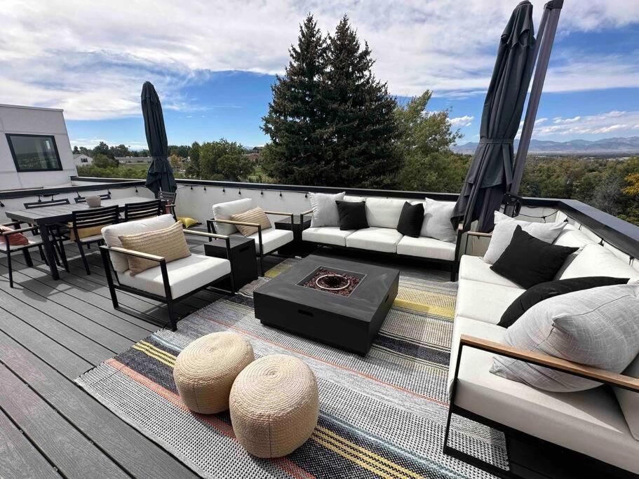 Spacious Th W/ Firepit, Mountain Views & Garage DEN