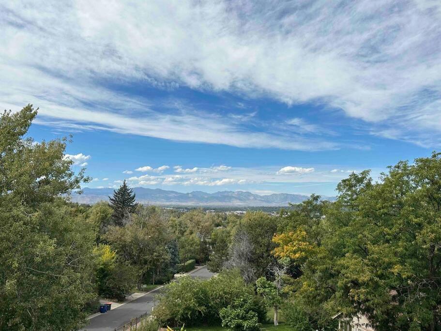 Spacious Th W/ Firepit, Mountain Views & Garage * DEN